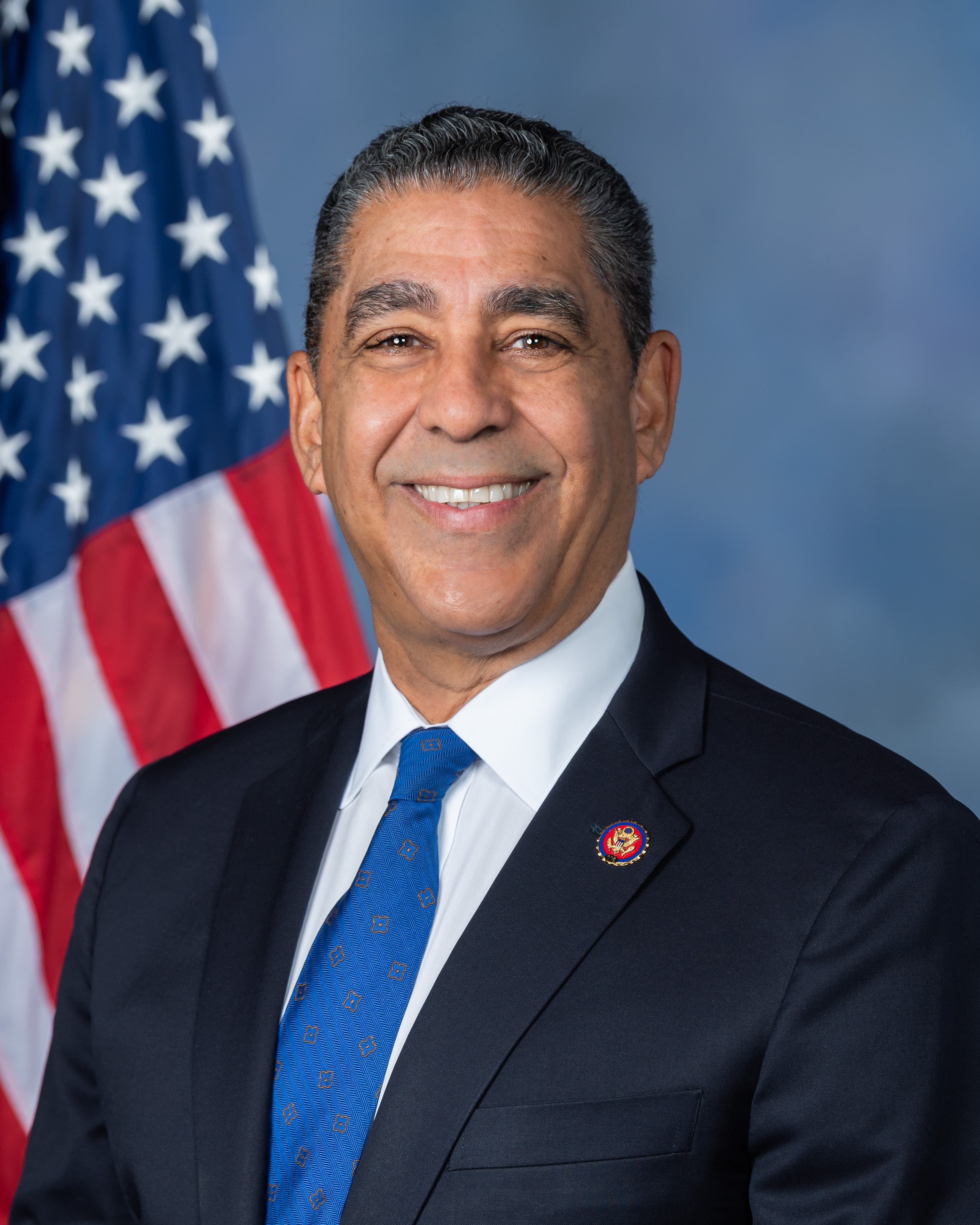 Official congressional portrait of Adriano Espaillat