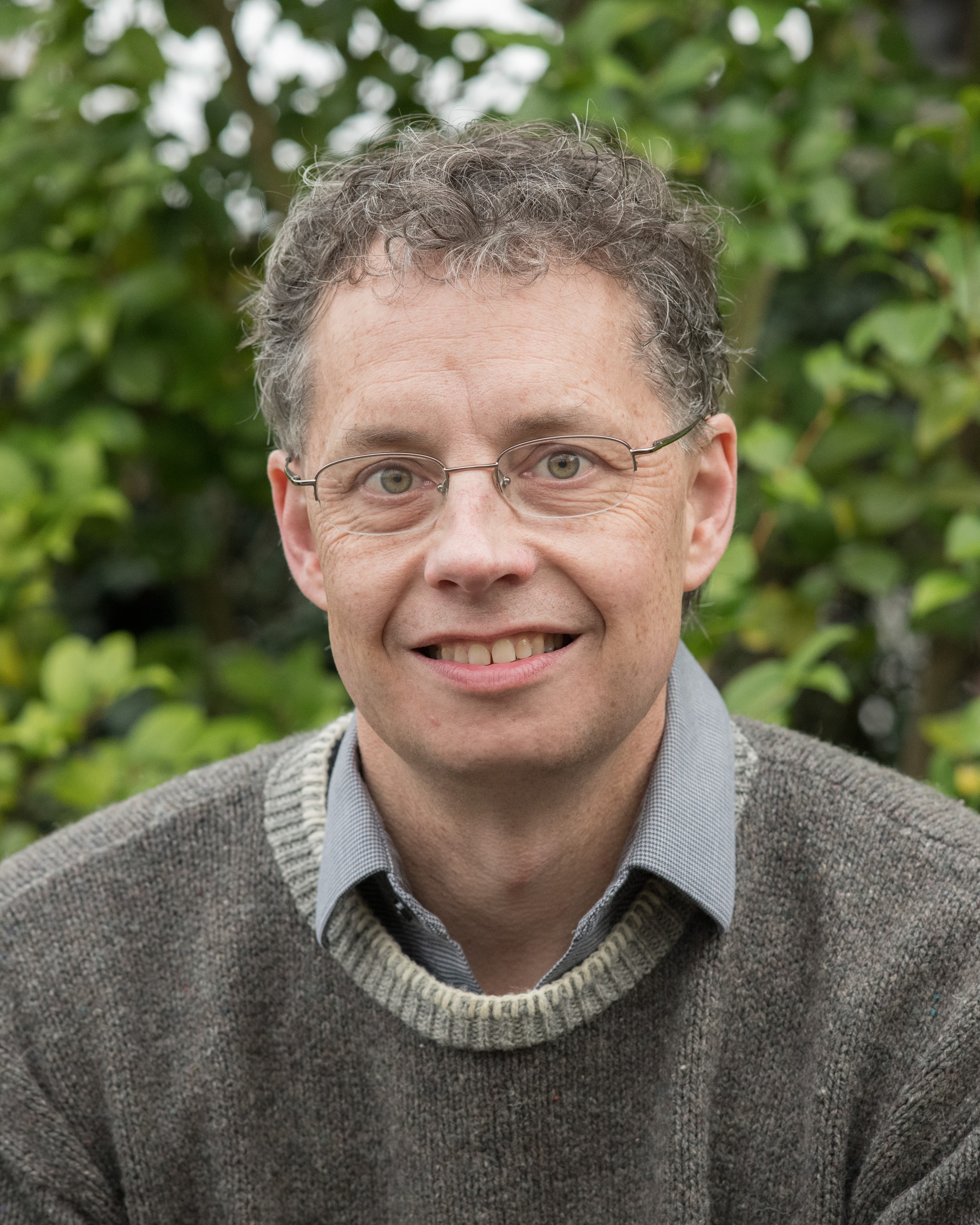 Carl T. Bergstrom photographed by Kris Tsujikawa in 2020