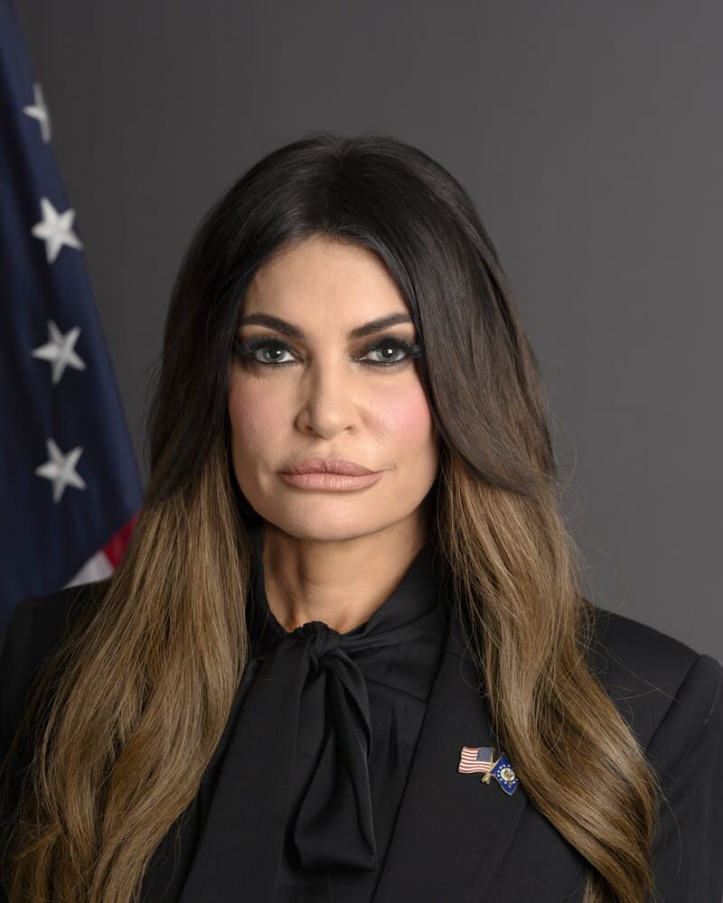 Official portrait of Kimberly Guilfoyle as U.S. ambassador to Greece.