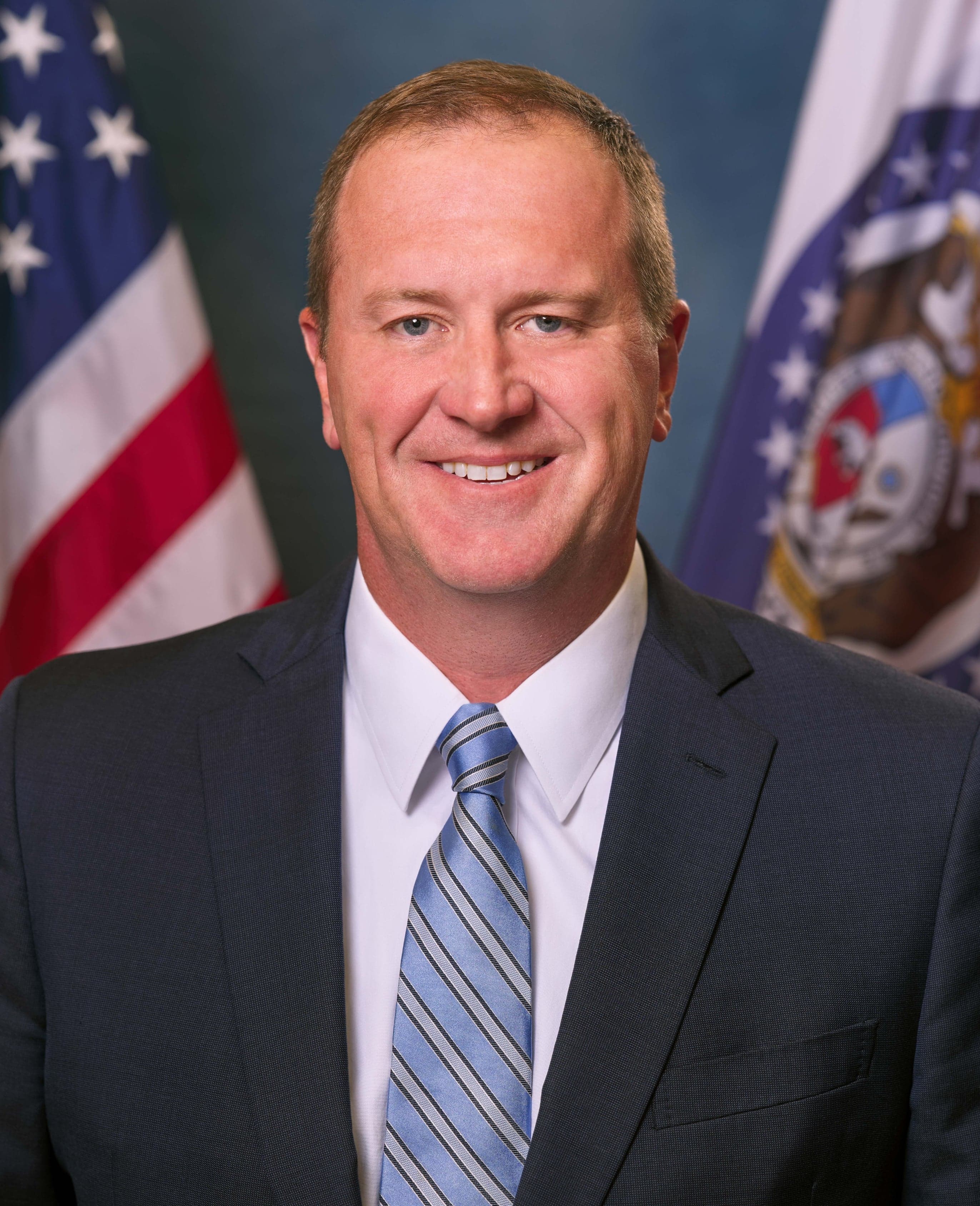 Official portrait of Senator Eric Schmitt