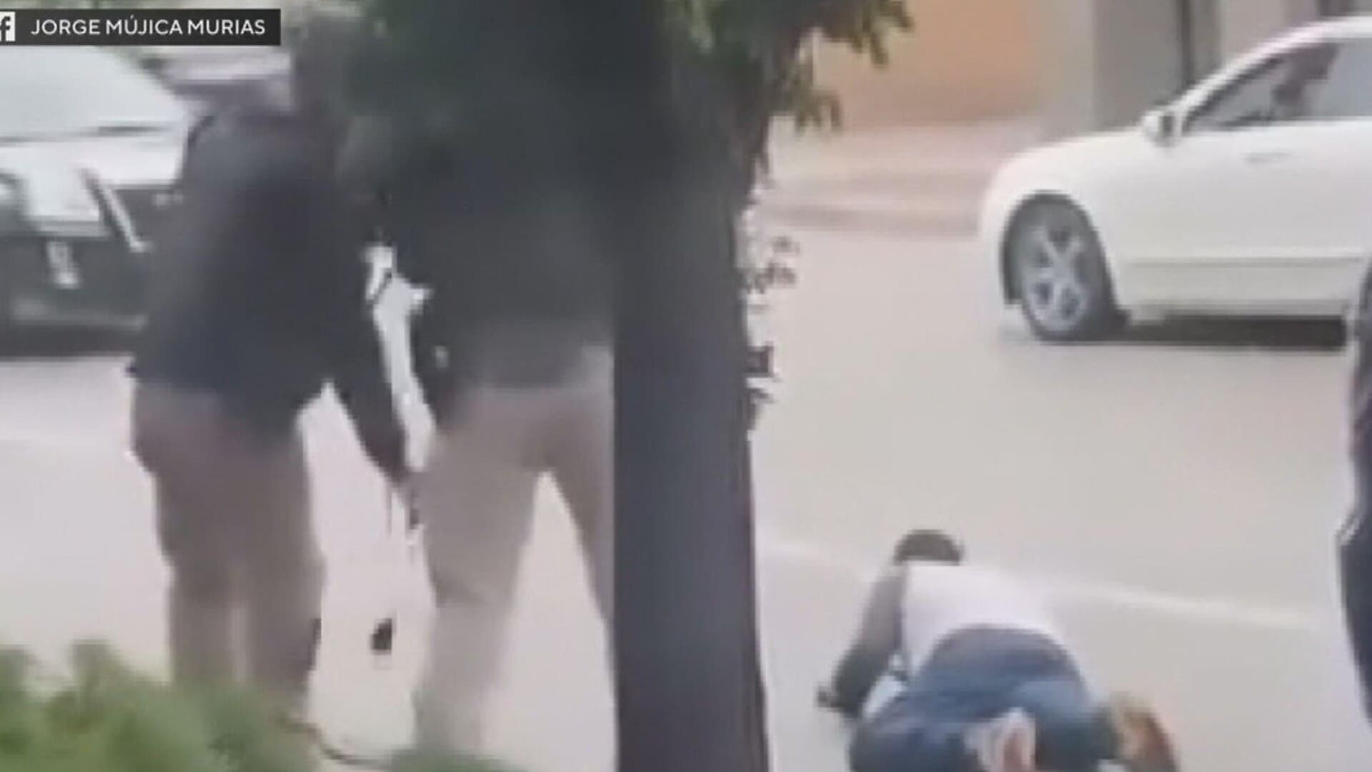 Witness video showing federal agents restraining a man on the ground in Evanston, Illinois.