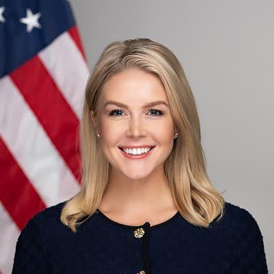 Official portrait of Karoline Leavitt, 2025