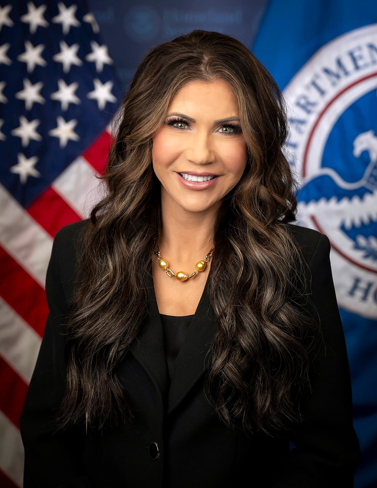 Official portrait of U.S. Secretary of Homeland Security Kristi Noem