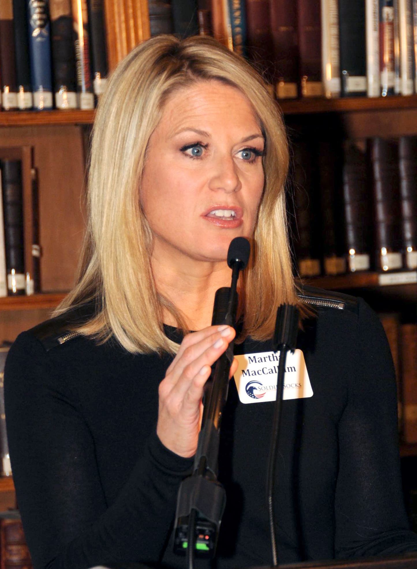 Martha MacCallum accepting a Commitment to Service Award, 2014