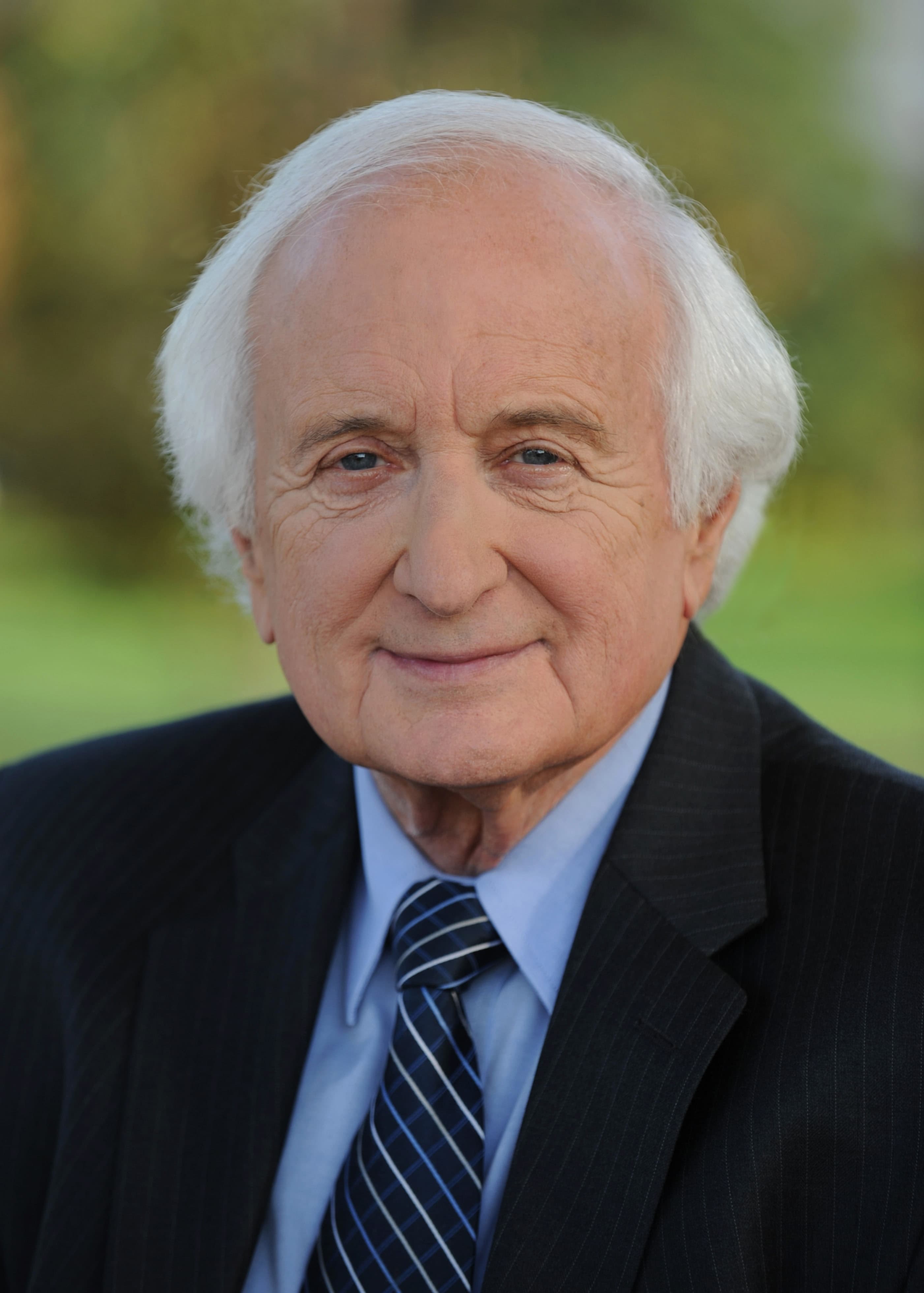 Official portrait of U.S. Representative Sander Levin (D-MI), 2009