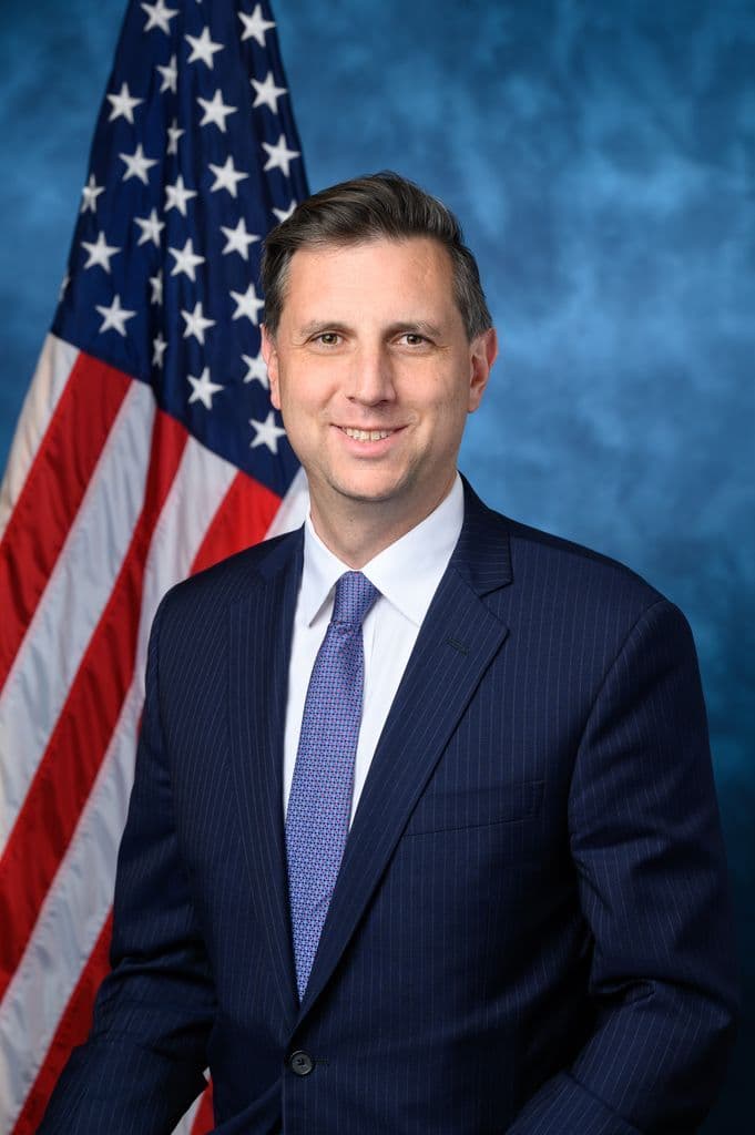 Official portrait of U.S. Representative Seth Magaziner