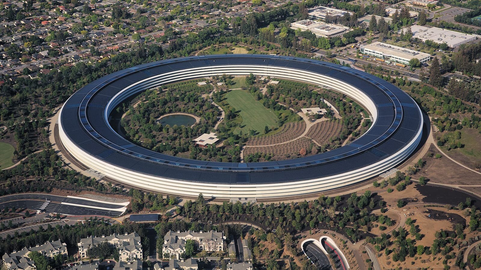 An aerial view of the ring-shaped Apple Park headquarters in Cupertino, California.